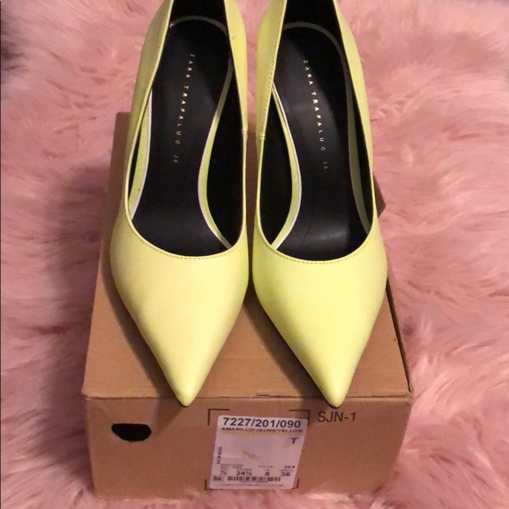 ZARA ~ NEON YELLOW 4 INCH HEELS ~ No scuff marks.